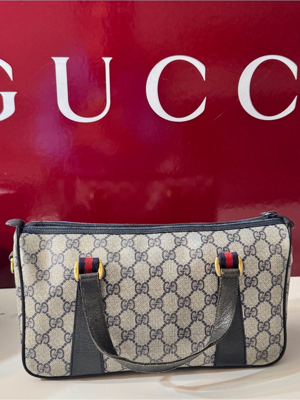 Authentic Gucci Beige GG Supreme Purse w/ 3902040 serial number.